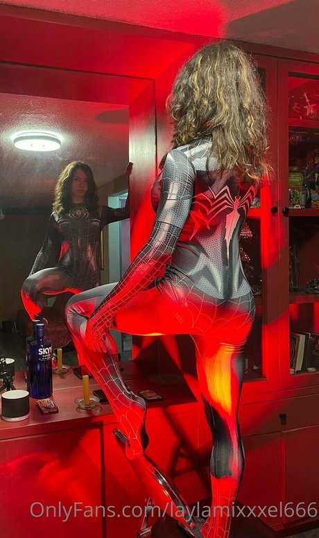 laylamixxxel666 model hot pic