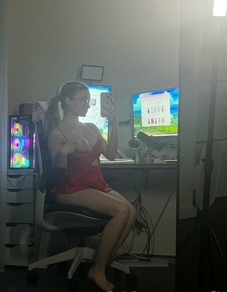 Comflly free pornstar image