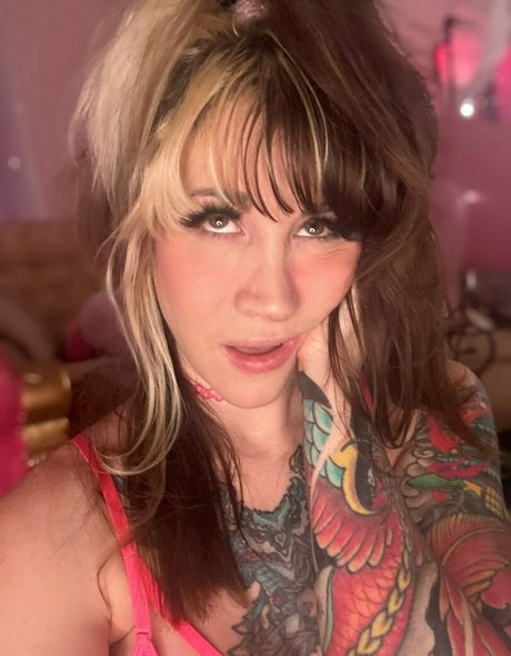 lolaluxx hot model picture