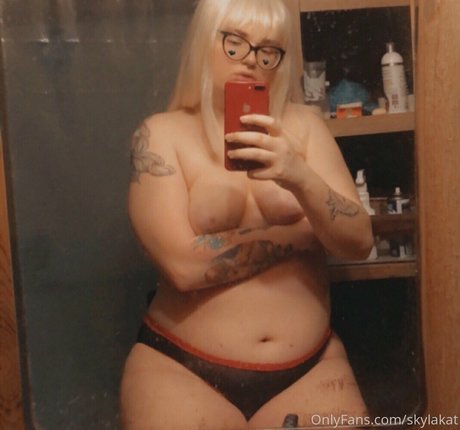 skylakat sex model pic