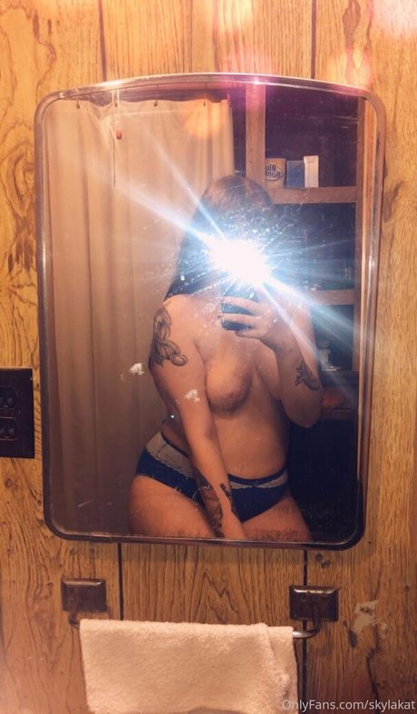 skylakat pornographic actress picture