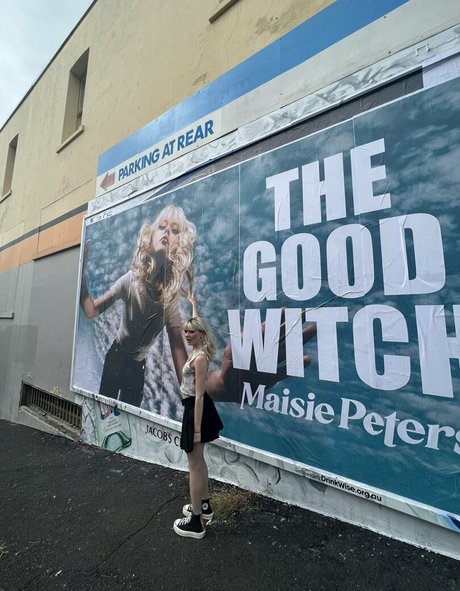 Maisie Peters model top gallery