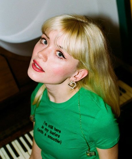 Maisie Peters pornstar art pics