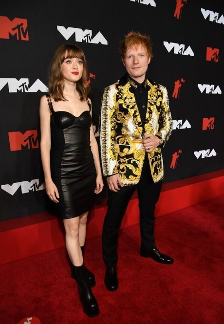 Maisie Peters pornstar nude images