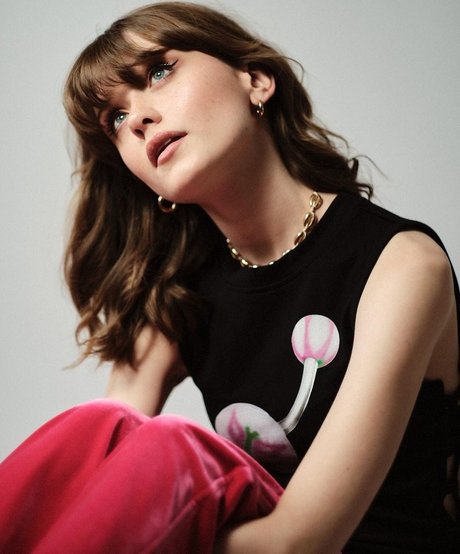 Maisie Peters beautiful actress galleries