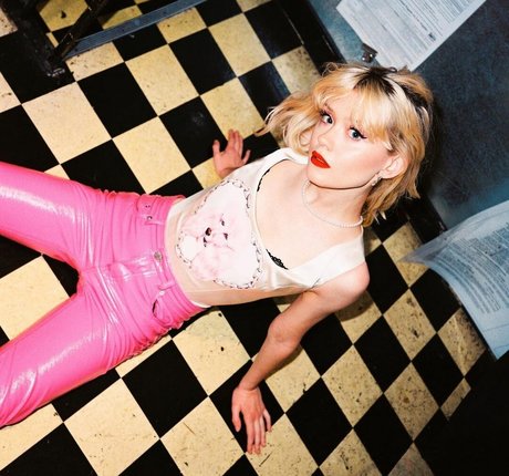 Maisie Peters beautiful model pictures