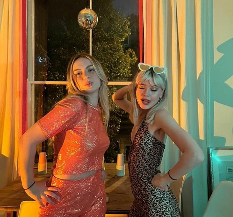 Maisie Peters beautiful model photo