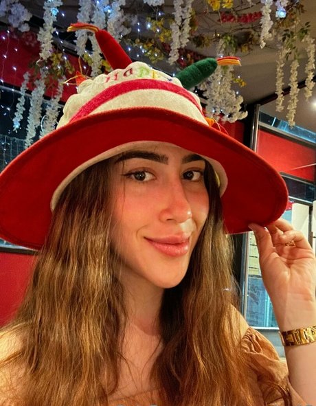 gummies15 model nude photo