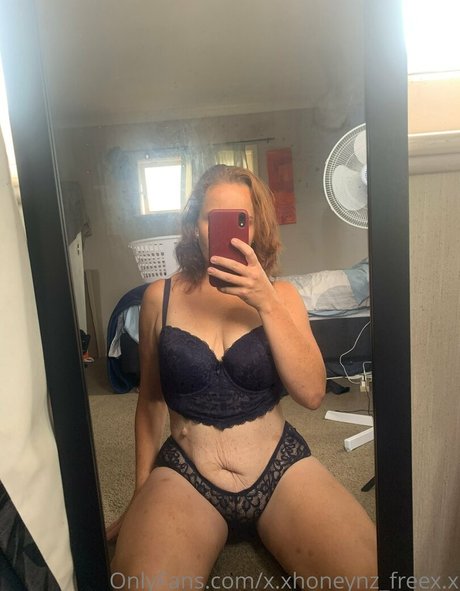 honeynz free naked pornstar gallery