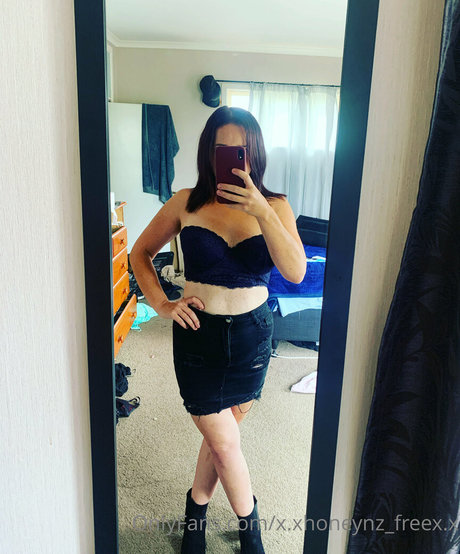 honeynz free exclusive model pics