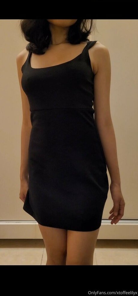 xtoffeelilyx model nude picture