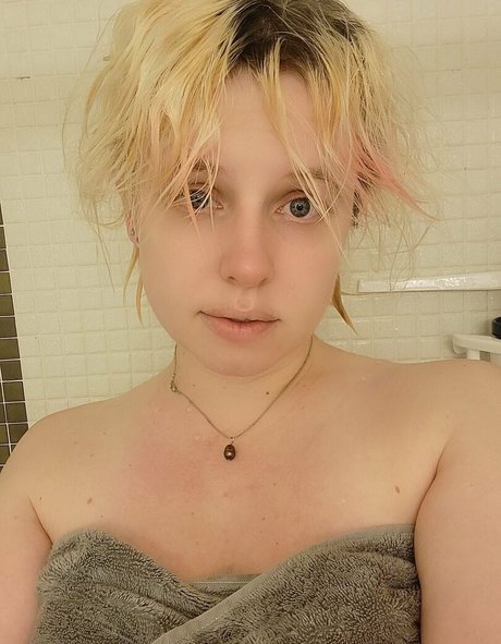 piggynukka star sexy pictures