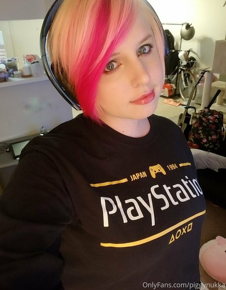 piggynukka erotic star archive