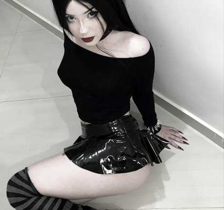 blonde pregnant onlyfans erotic photo