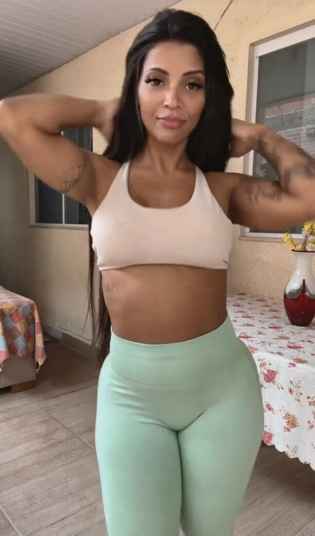 Aline Carvalho star pretty img