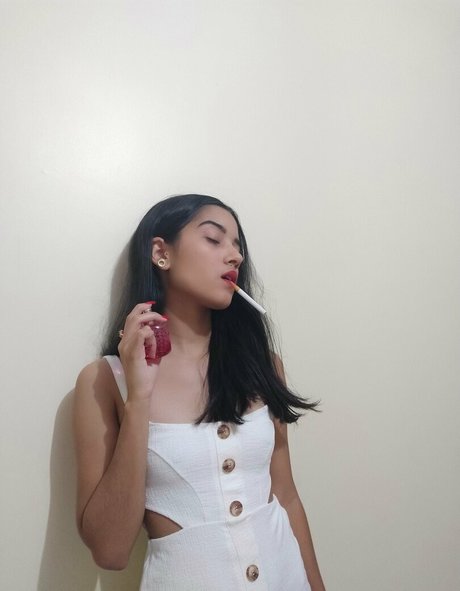 thebeautyofsmoking model nude photos