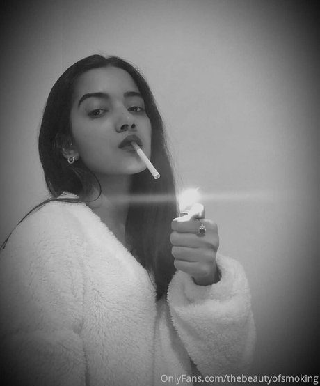 thebeautyofsmoking adult actress img