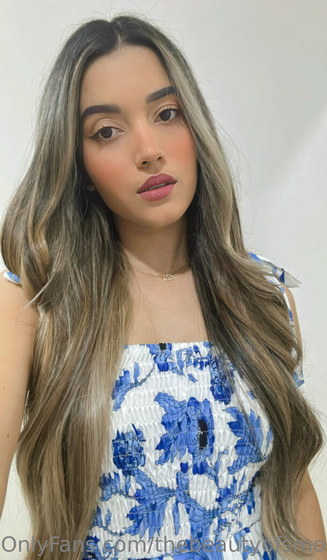 thebeautyofsmoking model hot photo