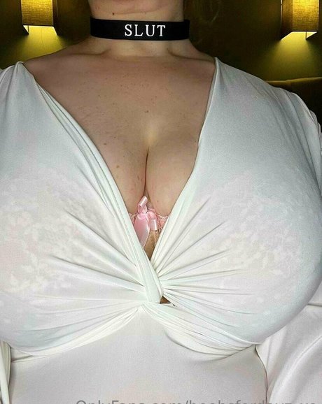 boobsfordayz xo pretty actress image