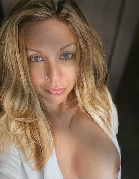 ellelyon porn actress pic