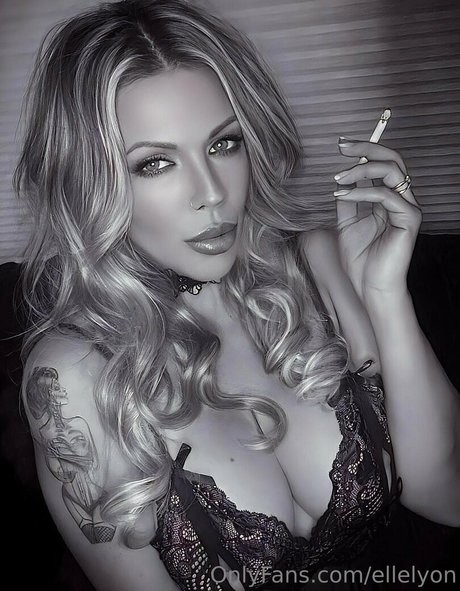 ellelyon pornstar erotic pics
