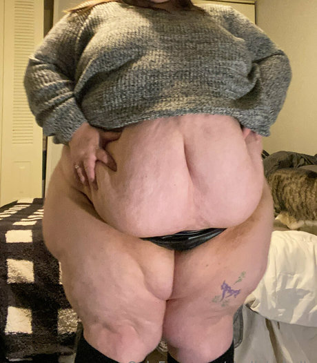 blowjob milf onlyfans pornographic image