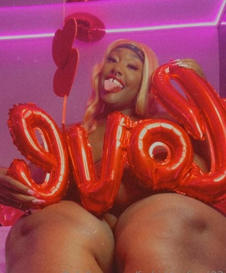 forbiddenfruyt23 star hot pic