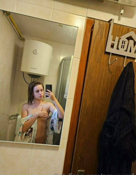 amyourgf model nude pictures