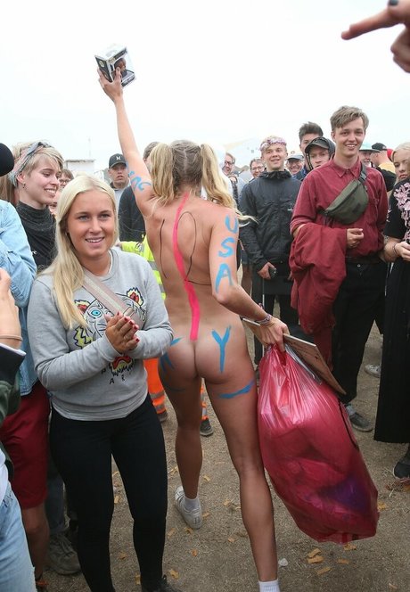 Lily Lowe erotic actress photo