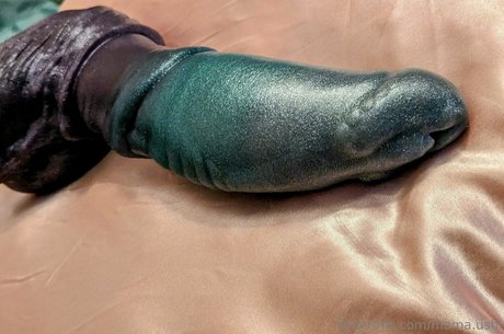 mama ushi beautiful model image