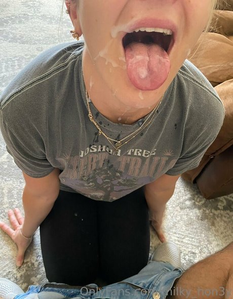 milky hon3y erotic model img