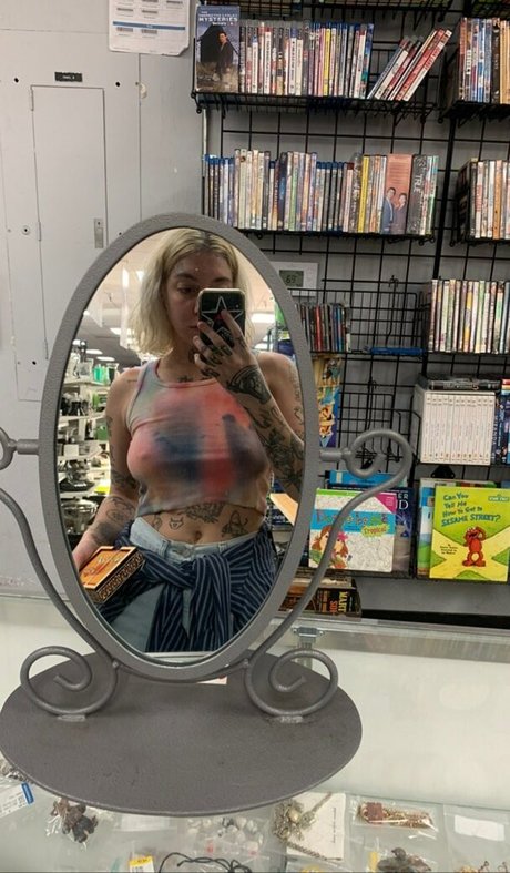 Velvetears nudes star pic