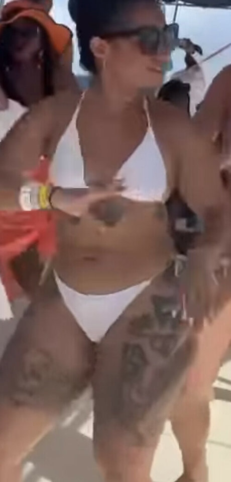 big tits mom onlyfans free sexy image