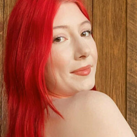 lucythornefree actress pics