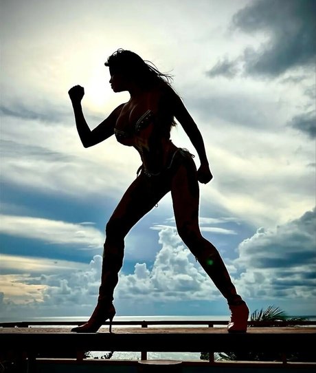 Dana Hamm exclusive star photos