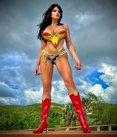 Dana Hamm hot model image