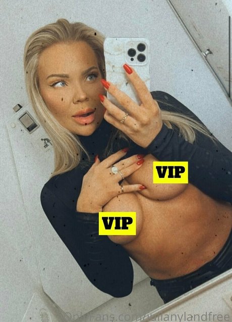 julianylandfree star erotic photo