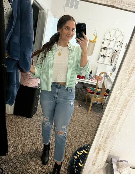 morgangallocomedy star nudes image