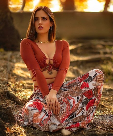 curvy blonde onlyfans hd images