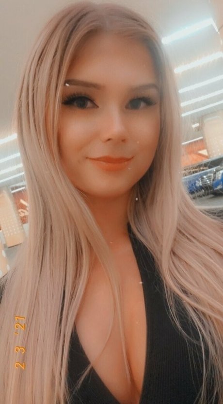 fitbunbabe model erotic picture