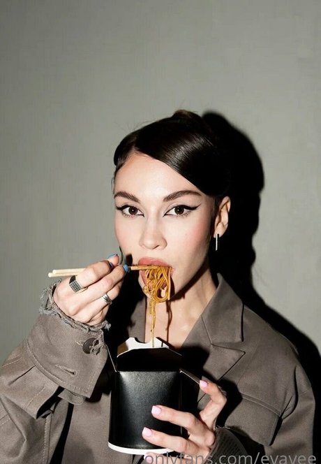 skinny milf onlyfans naked photos