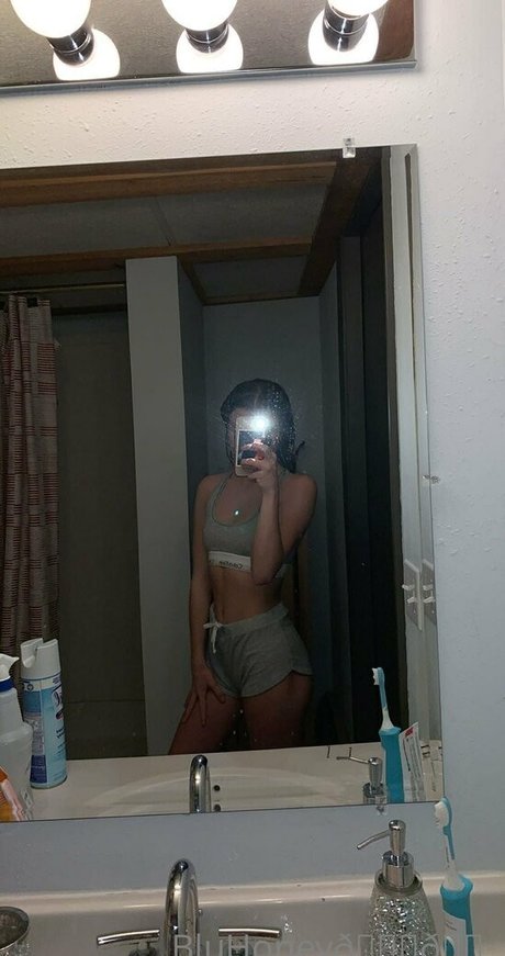 thick latina milf onlyfans pornographic picture