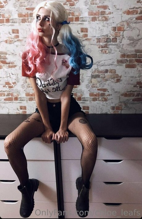 Chloe Leafs perfect model pics