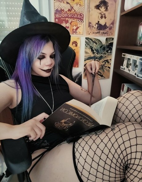 Megaptera model free photo