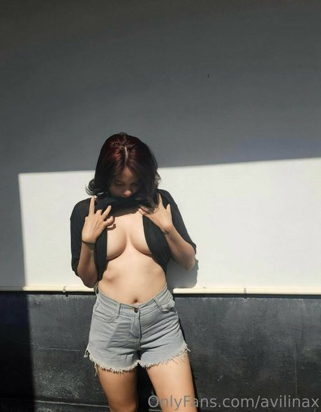 avilinax naked star photos