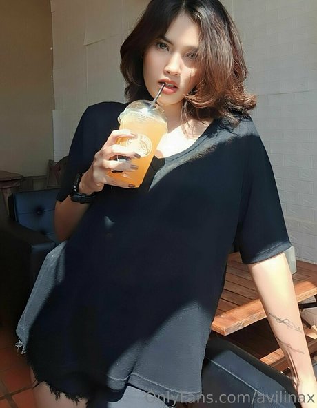 avilinax model pretty photos