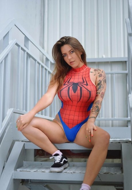 Kochanius star sexy photos