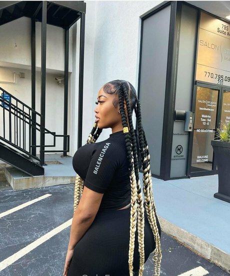 moreofmoriah model hd photo