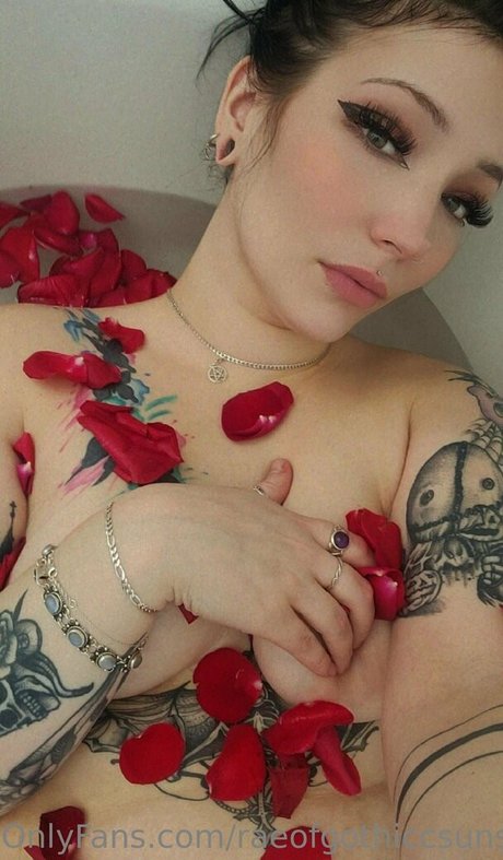 raeofgothiccsunshine sexy star image