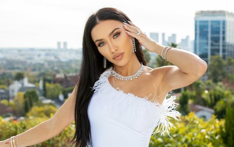 bre tiesi model adult photo